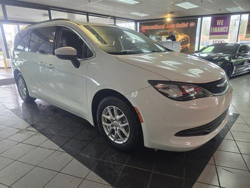 2020 Chrysler Voyager LXI