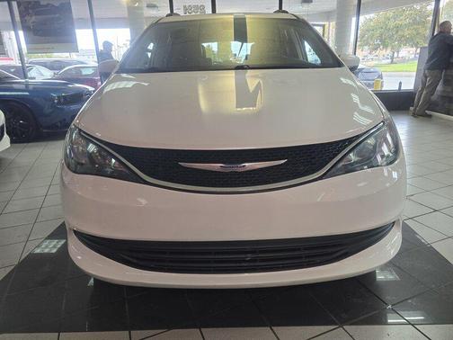 2020 Chrysler Voyager LXI