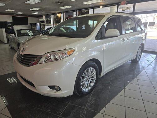2017 Toyota Sienna XLE