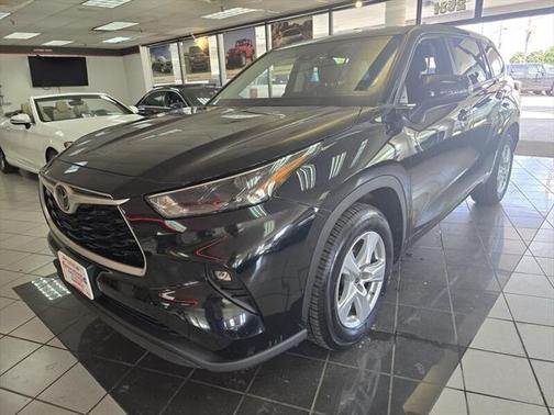 2023 Toyota Highlander LE