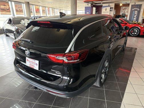 2019 Buick Regal TourX AWD Essence