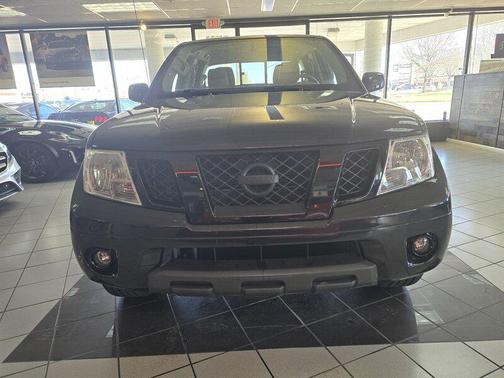 Magnetic Black Pearl 2020 Nissan Frontier SV