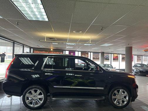 2017 Cadillac Escalade Luxury