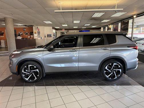 Mercury Gray Metallic 2024 Mitsubishi Outlander SE 2.5 S-AWC