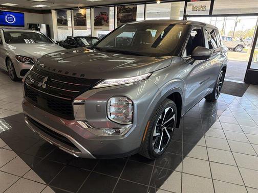 Mercury Gray Metallic 2024 Mitsubishi Outlander SE 2.5 S-AWC