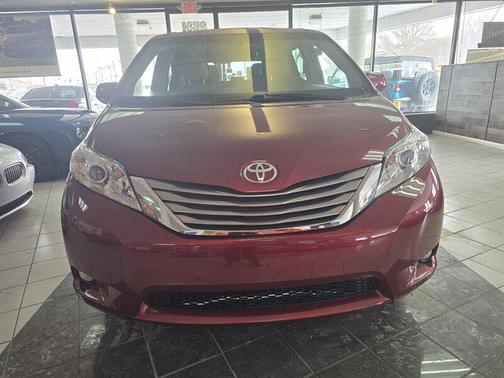 2017 Toyota Sienna XLE