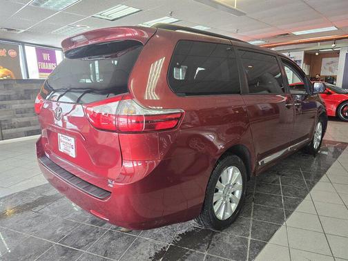 2017 Toyota Sienna XLE