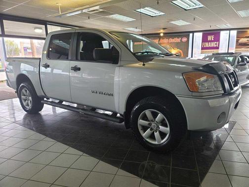 2015 Nissan Titan SV