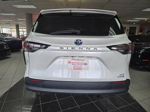 2024 Toyota Sienna XLE
