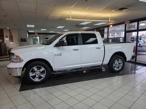 2016 RAM 1500 SLT