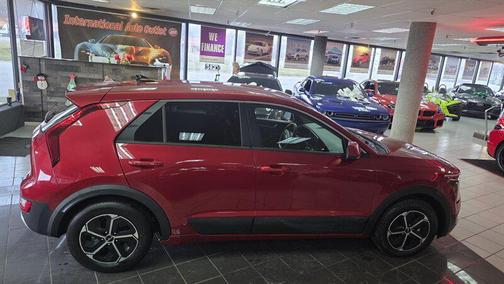 2023 Kia Niro LX