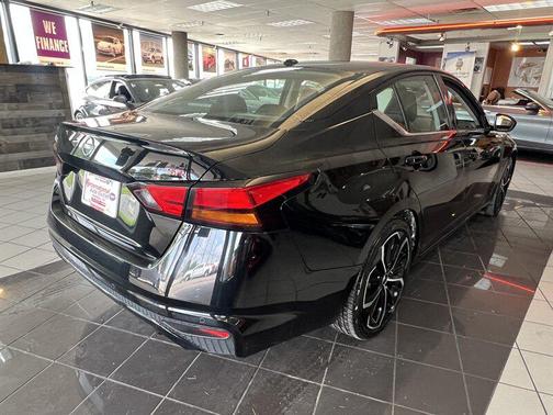 2023 Nissan Altima SR FWD