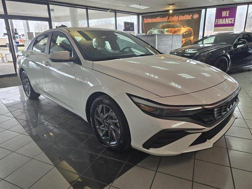 2024 Hyundai ELANTRA SEL