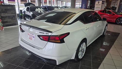 2022 Nissan Altima SR FWD