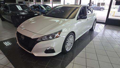 2022 Nissan Altima SR FWD