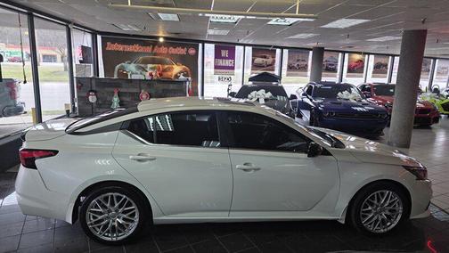 2022 Nissan Altima SR FWD