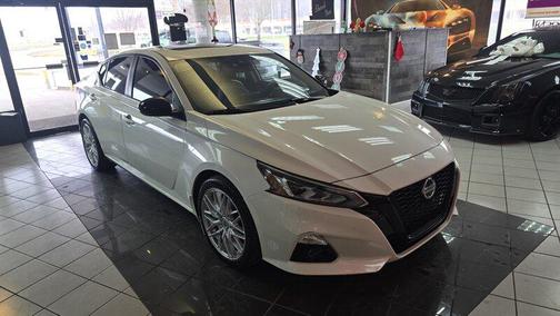 2022 Nissan Altima SR FWD
