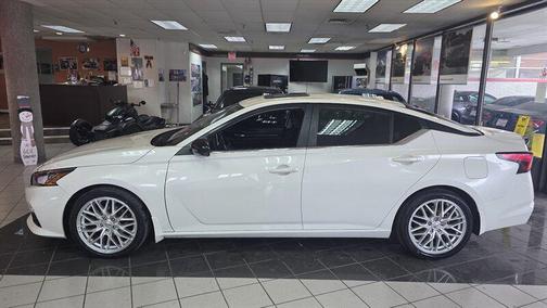 2022 Nissan Altima SR FWD