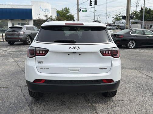 Bright White Clearcoat 2024 Jeep Compass Latitude