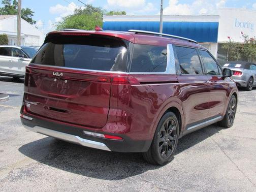 2022 Kia Carnival SX