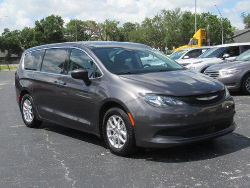 2023 Chrysler Voyager LX