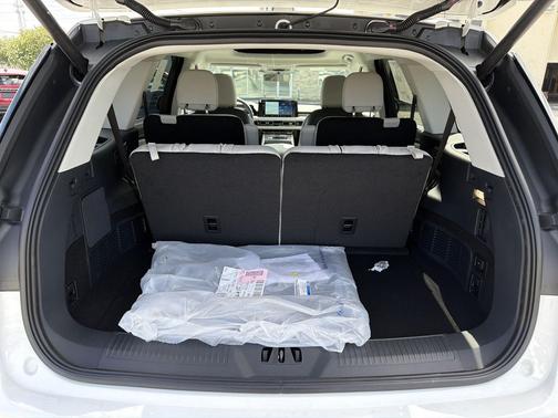PRISTINE WHITE MET 3C 2026 Lincoln Aviator Premiere