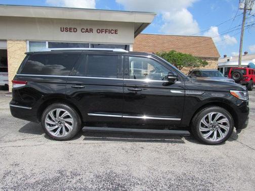 2023 Lincoln Navigator Reserve