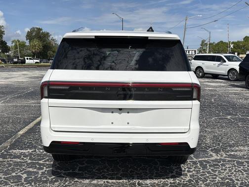 PRISTINE WHITE METALLIC 3C 2026 Lincoln Navigator Reserve