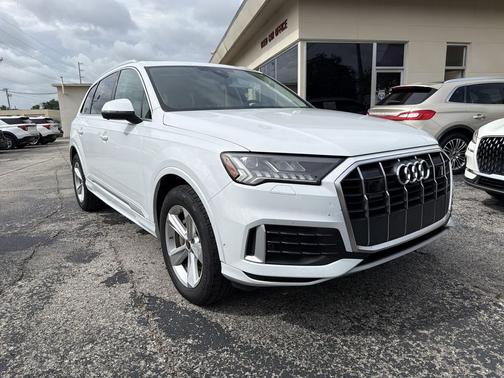 White 2024 Audi Q7 45 Premium Plus