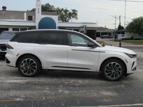 2025 Lincoln Nautilus Reserve