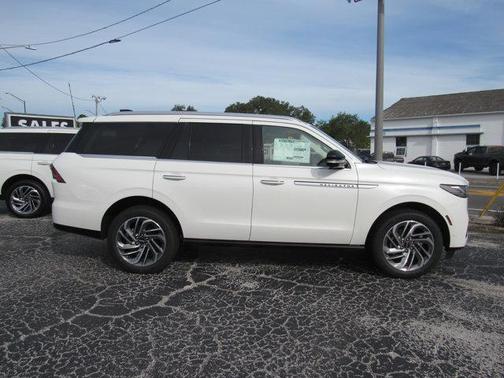 2025 Lincoln Navigator Reserve