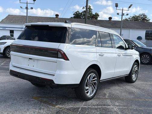 PRISTINE WHITE METALLIC 3C 2026 Lincoln Navigator Reserve
