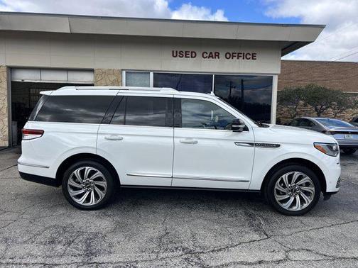 2023 Lincoln Navigator Reserve