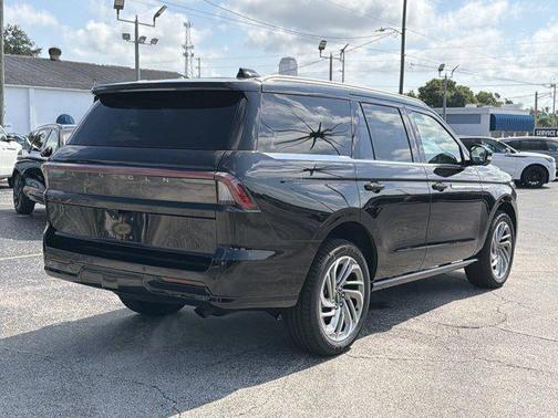 Infinite Black Metallic Clearcoat 2026 Lincoln Navigator Reserve