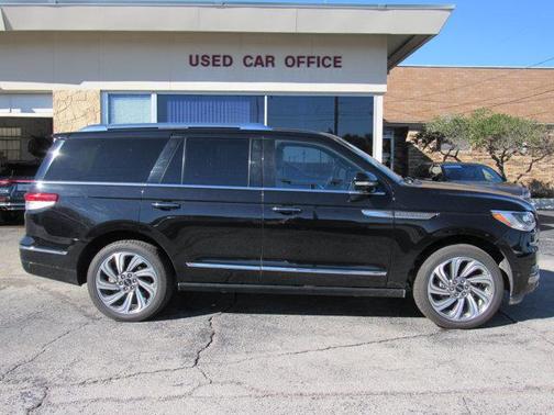 2023 Lincoln Navigator Reserve