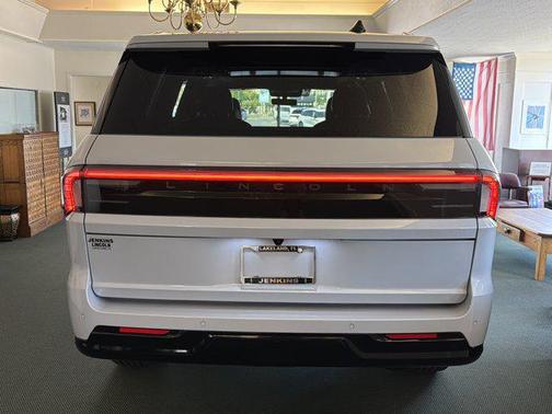 CRYSTAL WHITE METALLIC CC 2026 Lincoln Navigator Black Label