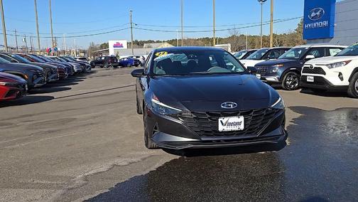 2022 Hyundai ELANTRA SEL