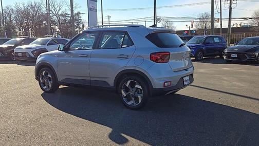 2022 Hyundai VENUE SEL