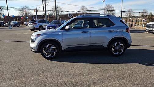 2022 Hyundai VENUE SEL