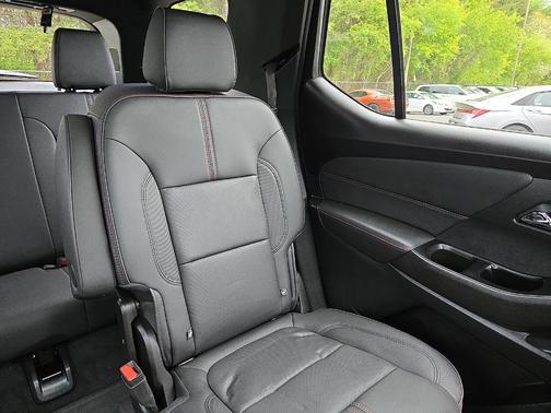 Summit White 2023 Chevrolet Traverse RS
