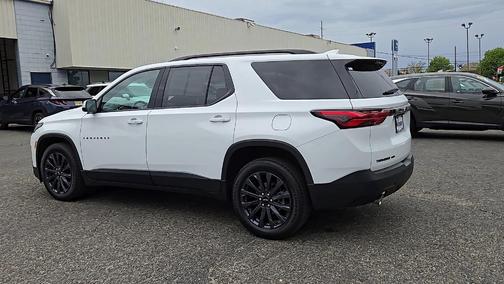 Summit White 2023 Chevrolet Traverse RS
