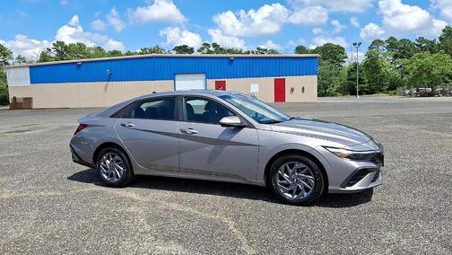 Metal 2024 Hyundai ELANTRA SEL