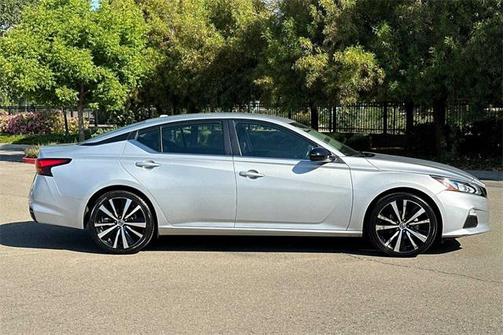 2021 Nissan Altima SR FWD