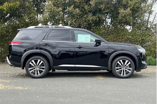 2025 Nissan Pathfinder Platinum 4WD