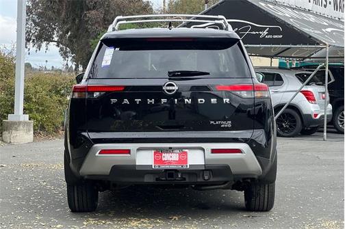 2025 Nissan Pathfinder Platinum 4WD