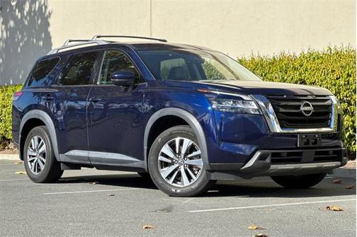 2023 Nissan Pathfinder SL FWD
