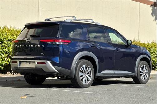 2023 Nissan Pathfinder SL FWD