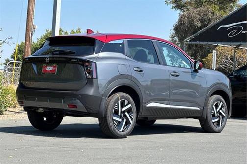 2025 Nissan Kicks SV
