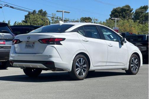 Aspen White Tricoat 2025 Nissan Versa 1.6 SV