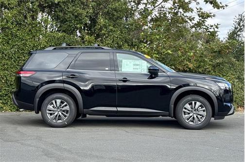 2025 Nissan Pathfinder SV FWD